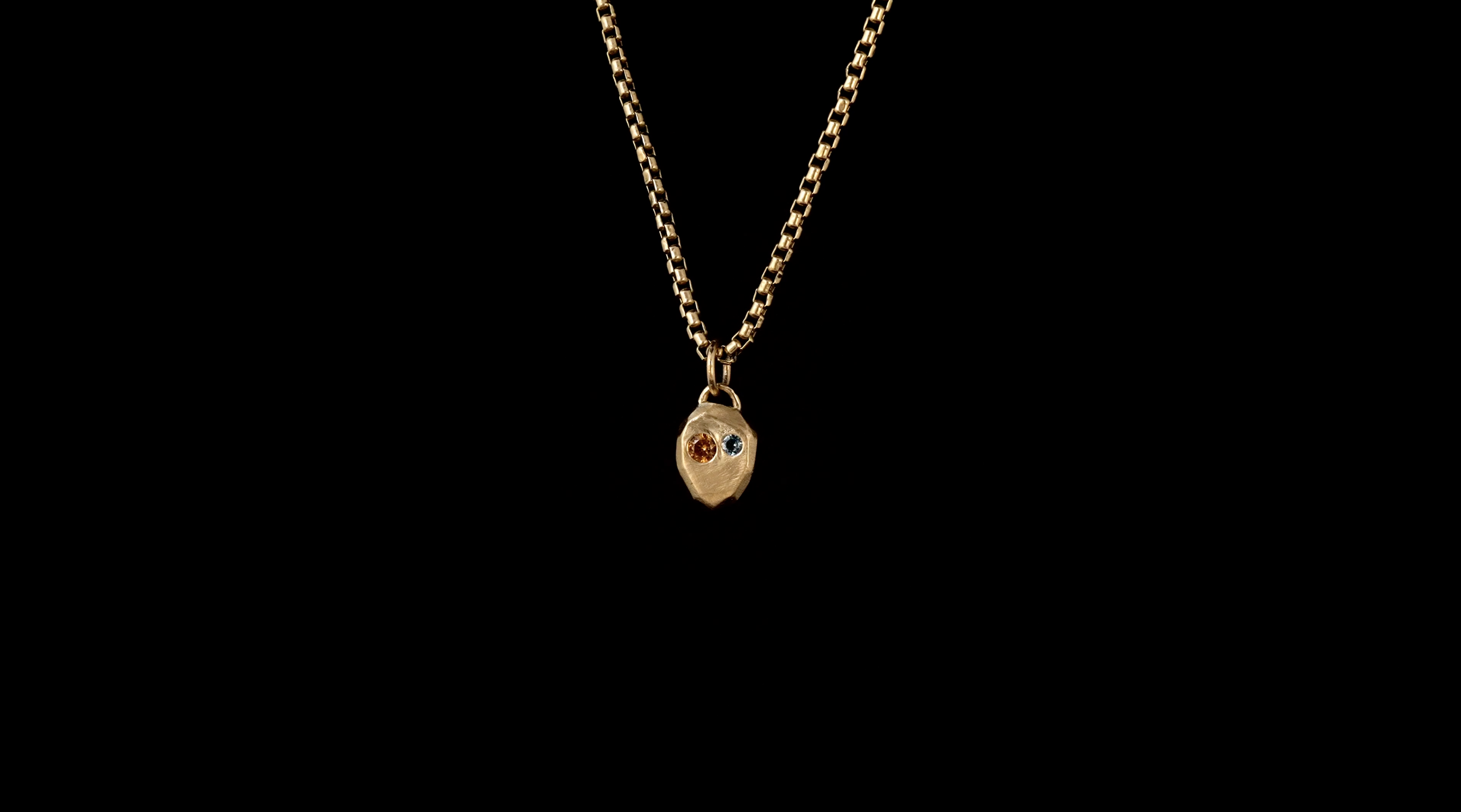 Gold Pendant - Spinning